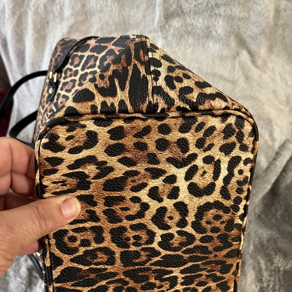 NWOT Daisy Rose Leopard Print Tote with Pouch - Picture 9 of 12
